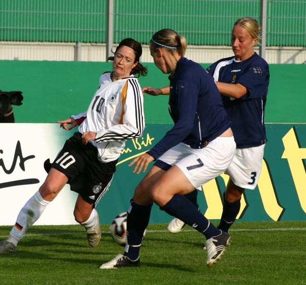 © Bild: Nora Kruse, WM 2007 Qualifikationsspiel, 20.10.2005 Deutschland - Schottland 4:0 (1:0) viele weitere Bilder finden Sie auf der Seite von Renate Lingor: www.idgie10.de © Bild: Nora Kruse, WM 2007 Qualifikationsspiel, 20.10.2005 Deutschland - Schottland 4:0 (1:0) viele weitere Bilder finden Sie auf der Seite von Renate Lingor: www.idgie10.de